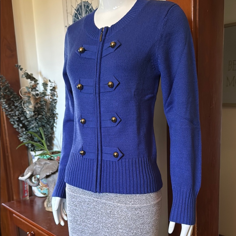NWT northern reflections size small Women's Blue Buttoned design zip up Sweater